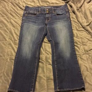 Size 10 AE jeans.